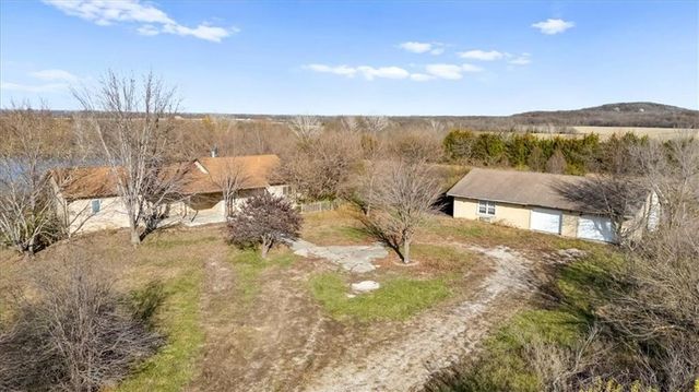 1573 N 1100 Road, Lawrence, KS 66046