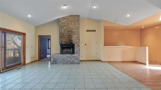 1573 N 1100 Road, Lawrence, KS 66046