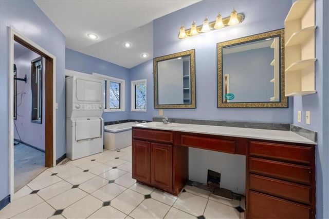 1573 N 1100 Road, Lawrence, KS 66046