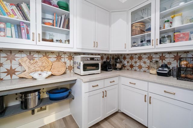 321 Running Deer LN, Dripping Springs, TX 78620