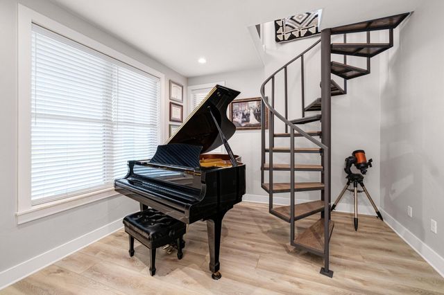 321 Running Deer LN, Dripping Springs, TX 78620