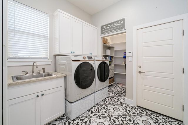 321 Running Deer LN, Dripping Springs, TX 78620