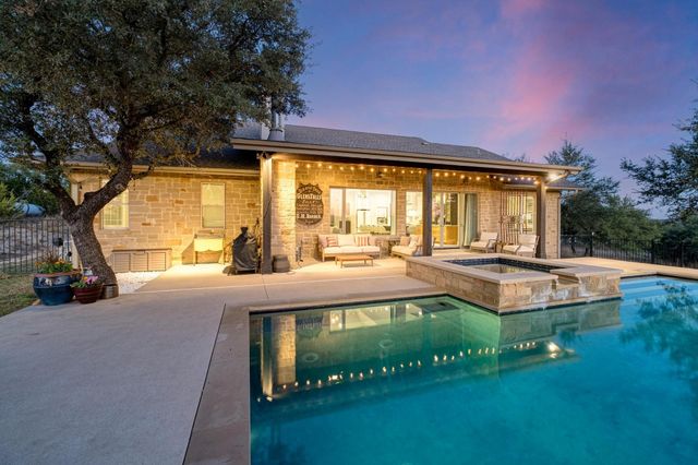 321 Running Deer LN, Dripping Springs, TX 78620