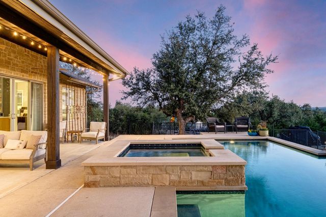 321 Running Deer LN, Dripping Springs, TX 78620