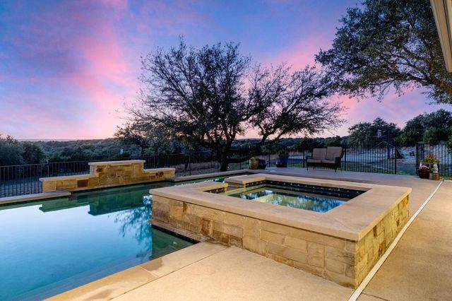 321 Running Deer LN, Dripping Springs, TX 78620