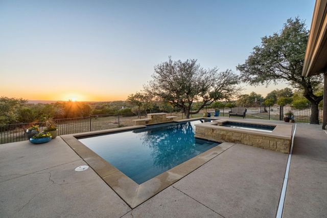 321 Running Deer LN, Dripping Springs, TX 78620