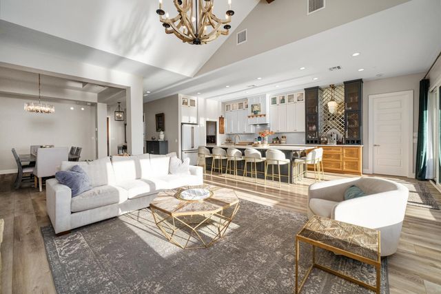 321 Running Deer LN, Dripping Springs, TX 78620