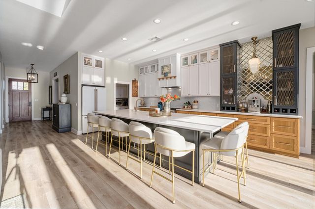 321 Running Deer LN, Dripping Springs, TX 78620