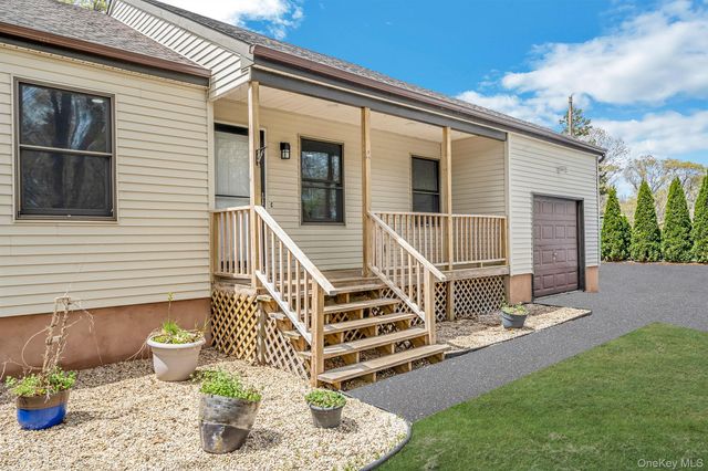 104 Cedarhurst Avenue, Medford, NY 11763