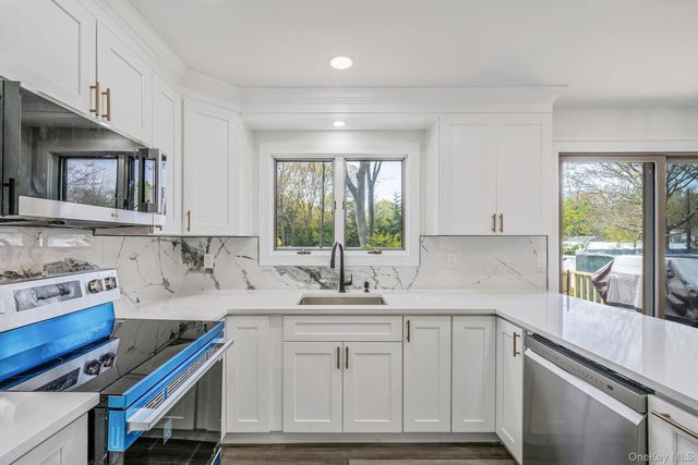 104 Cedarhurst Avenue, Medford, NY 11763
