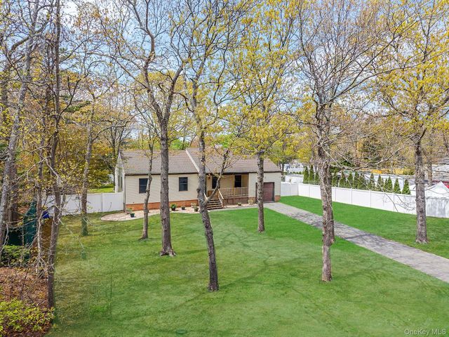 104 Cedarhurst Avenue, Medford, NY 11763