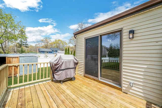 104 Cedarhurst Avenue, Medford, NY 11763