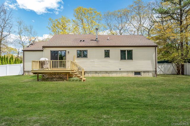 104 Cedarhurst Avenue, Medford, NY 11763
