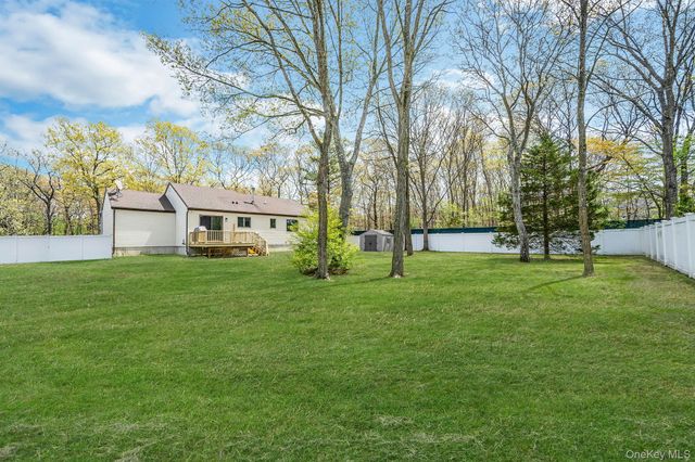 104 Cedarhurst Avenue, Medford, NY 11763