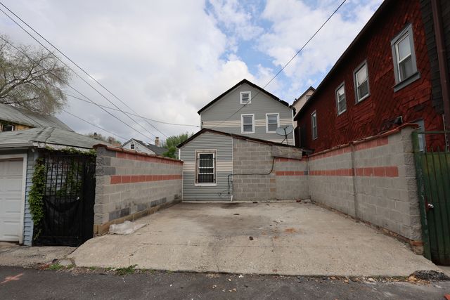 2039 W 18th Place, Chicago, IL 60608