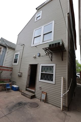 2039 W 18th Place, Chicago, IL 60608