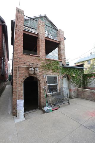 2039 W 18th Place, Chicago, IL 60608