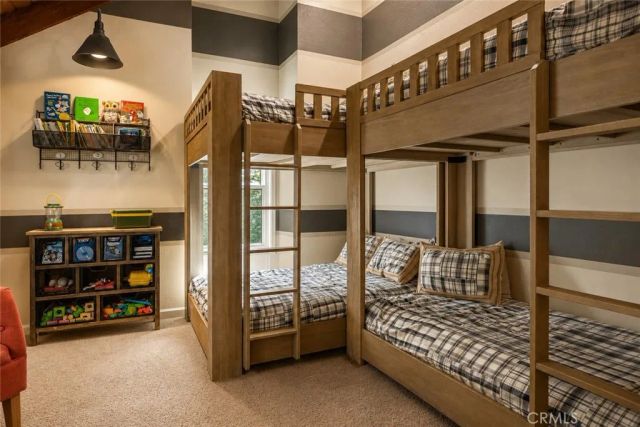 493 Pioneer, Lake Arrowhead, CA 92352