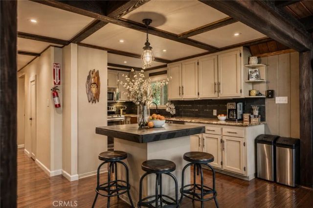 493 Pioneer, Lake Arrowhead, CA 92352