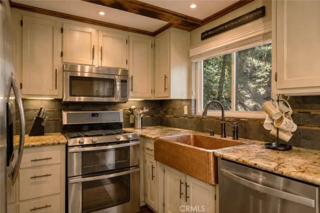 493 Pioneer, Lake Arrowhead, CA 92352