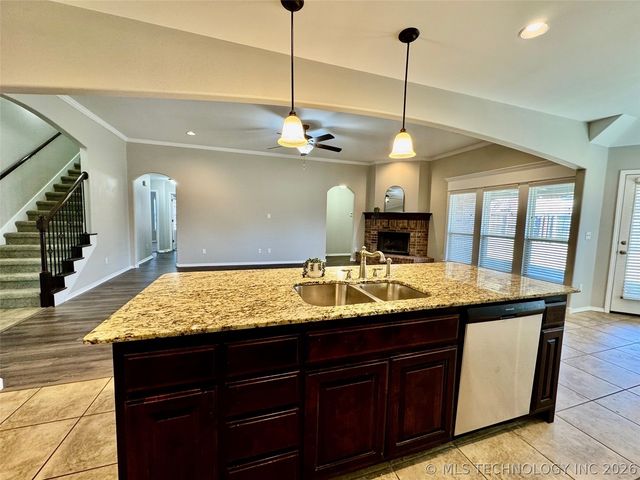 4405 N Oak Avenue, Broken Arrow, OK 74012