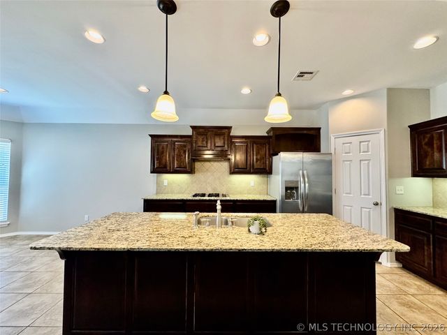 4405 N Oak Avenue, Broken Arrow, OK 74012