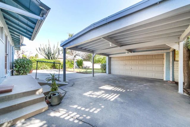 5512 Vantage Avenue, Valley Village, CA 91607