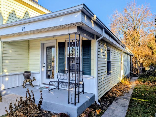 27 W Wood Street, Newaygo, MI 49337