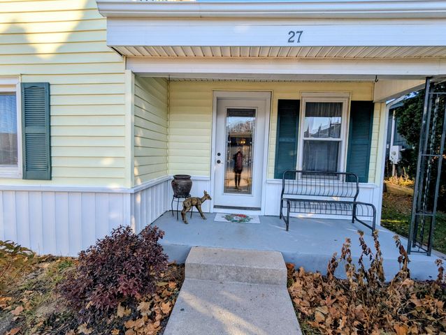 27 W Wood Street, Newaygo, MI 49337