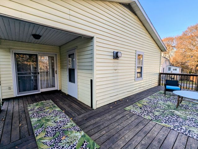 27 W Wood Street, Newaygo, MI 49337