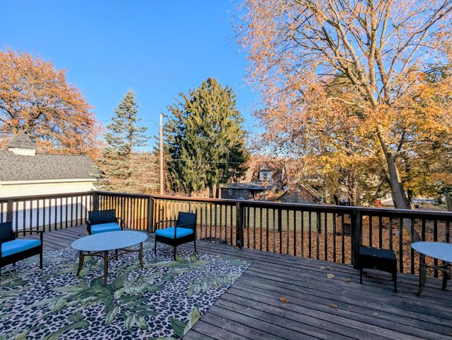 27 W Wood Street, Newaygo, MI 49337