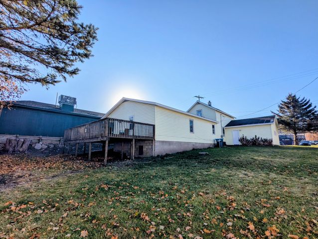 27 W Wood Street, Newaygo, MI 49337