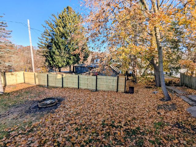 27 W Wood Street, Newaygo, MI 49337