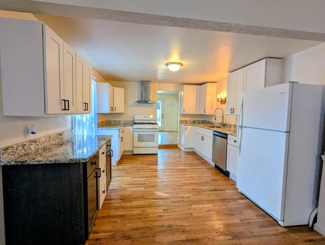 27 W Wood Street, Newaygo, MI 49337