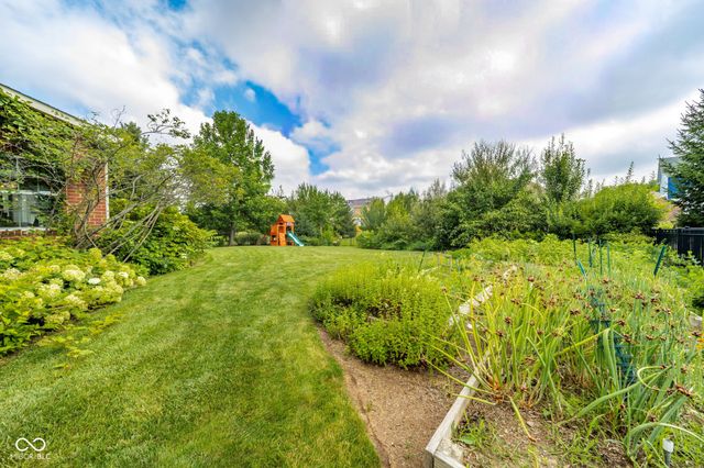 5825 Somerset Boulevard E, Bargersville, IN 46106
