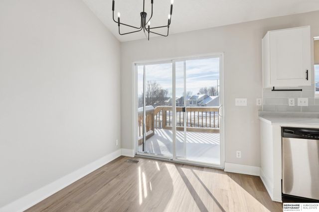 16525 Grant Street, Omaha, NE 68116