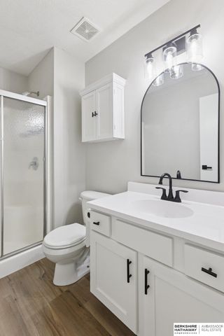 16525 Grant Street, Omaha, NE 68116