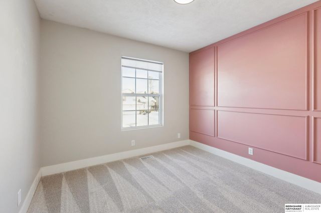 16525 Grant Street, Omaha, NE 68116