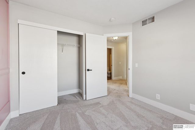 16525 Grant Street, Omaha, NE 68116