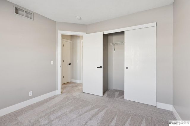 16525 Grant Street, Omaha, NE 68116