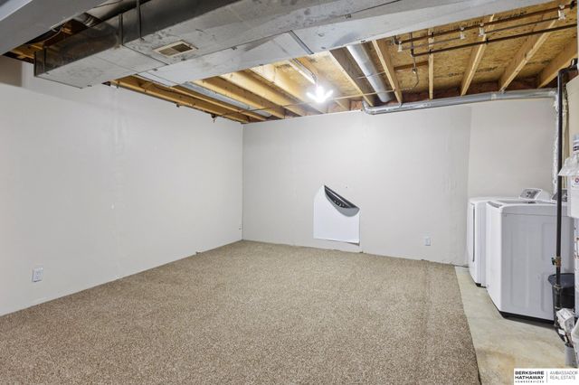 16525 Grant Street, Omaha, NE 68116