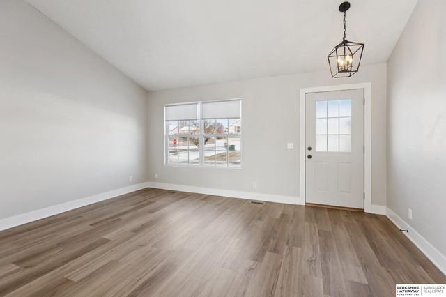 16525 Grant Street, Omaha, NE 68116