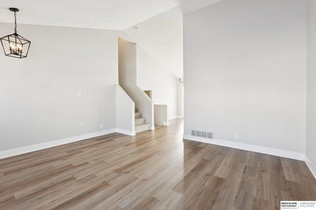 16525 Grant Street, Omaha, NE 68116