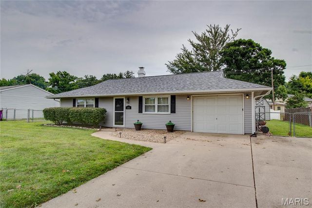 102 Saint Joseph Drive, Godfrey, IL 62035