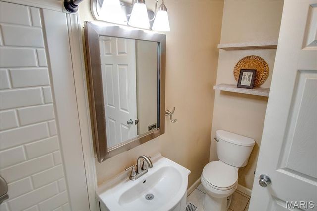 102 Saint Joseph Drive, Godfrey, IL 62035