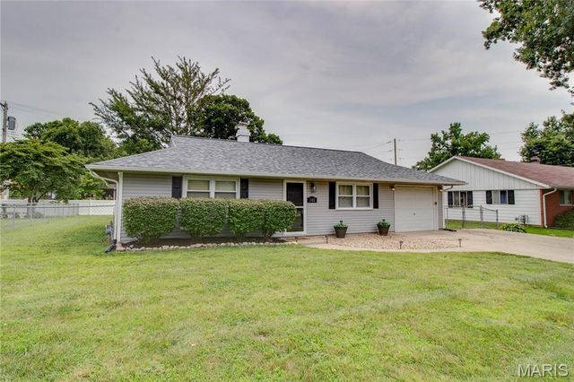 102 Saint Joseph Drive, Godfrey, IL 62035