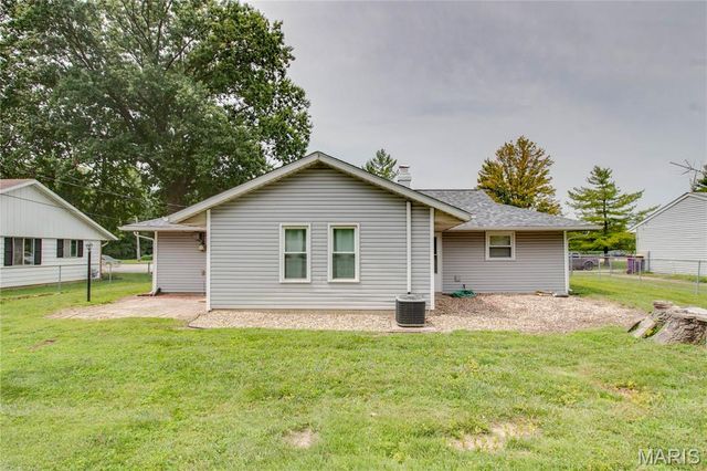 102 Saint Joseph Drive, Godfrey, IL 62035