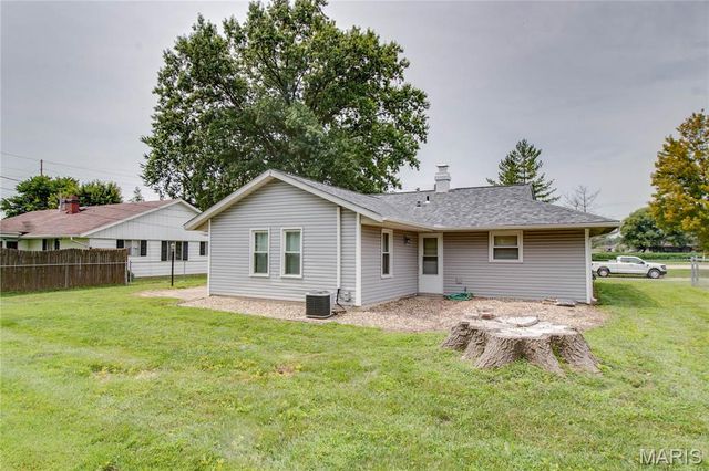 102 Saint Joseph Drive, Godfrey, IL 62035
