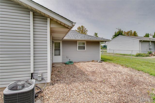 102 Saint Joseph Drive, Godfrey, IL 62035