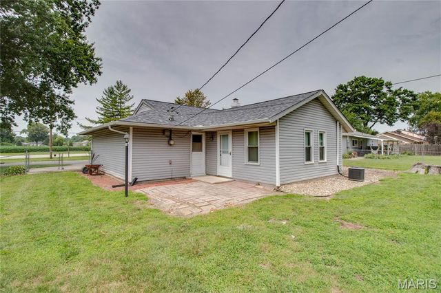 102 Saint Joseph Drive, Godfrey, IL 62035